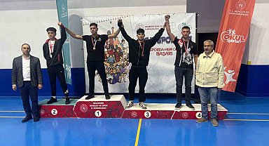 Burhaniyeli genç boksörler Balıkesir'de 8 ödül aldı