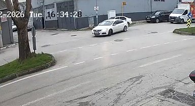 Bursa'da motosiklet sürücüsü ölümden böyle döndü