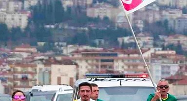 Bursa'da Sevgililer Günü'nde şampiyonluk sloganıyla koşu düzenlendi