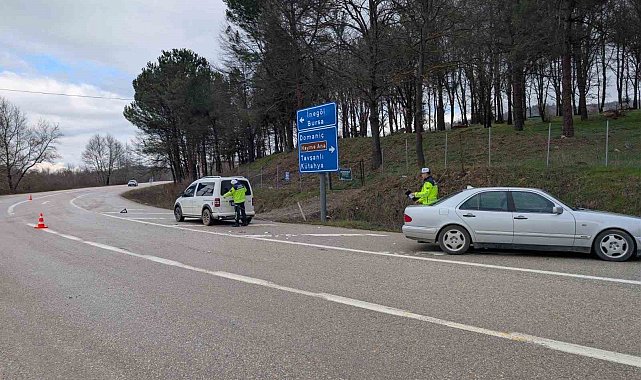 Bursa'da trafik kazası, 2 kişi yaralandı