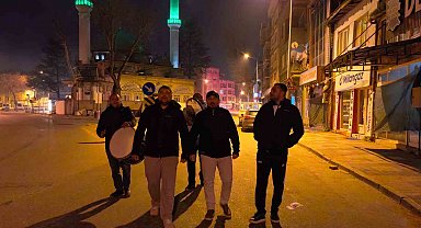 Bursa'da vatandaşlar ilahiler ve beyitlerle sahura kalktı