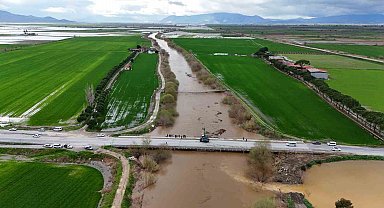 Büyük Menderes nehri, köprü seviyesine yükseldi