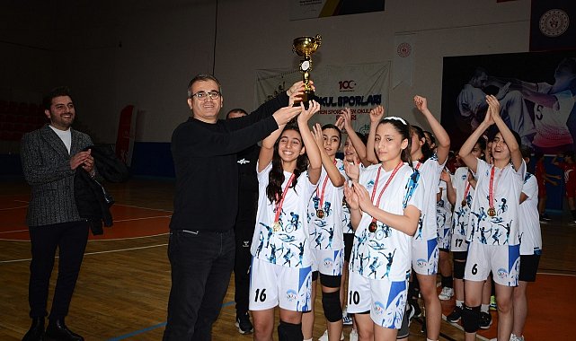 Büyükşehir Spor A.Ş. Kız Hentbol Takımı, Kayseri İl Birincisi oldu