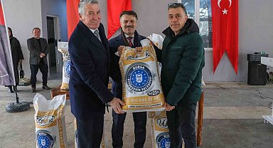 Büyükşehir'de üreticiye fidan ve tohum desteği