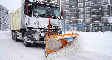 Büyükşehir'in kar timleri 724 sahada