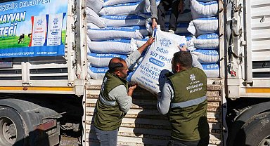 Büyükşehir'in üreticilere yem desteği devam ediyor