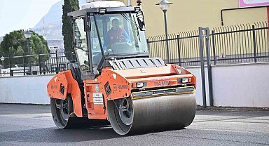 Büyükşehirden hastane otoparkına 2 bin ton sıcak asfalt