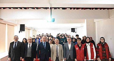 Çakmur; "Sizi başkanlarından ayıracak mutlak bir özelliğiniz olsun"