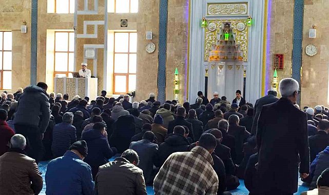 Çaldıran'da deprem şehitleri dualarla anıldı