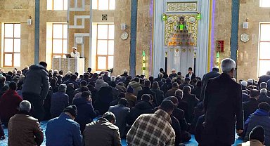 Çaldıran'da deprem şehitleri dualarla anıldı