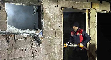 Çaldıran'da odunluk yangını