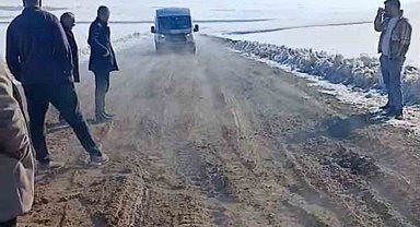 Çamurlu yollarda eğitim çilesi