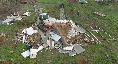 Çanakkale'de 10 kaçak yapı yıkıldı