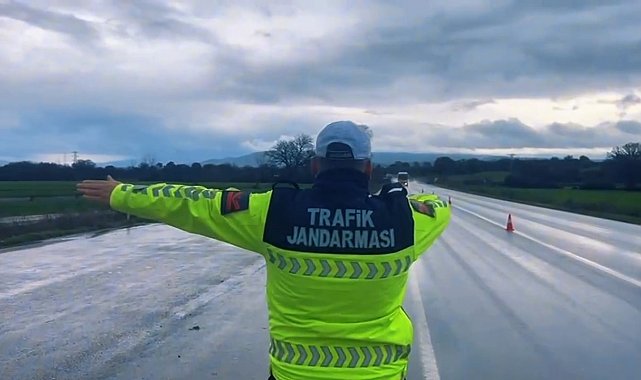 Çanakkale'de jandarmadan sürücülere ve yolculara denetim
