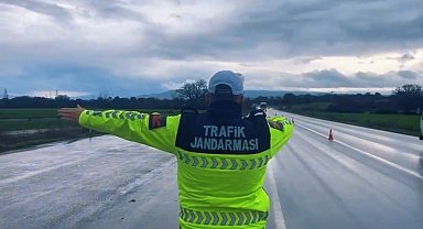 Çanakkale'de jandarmadan sürücülere ve yolculara denetim