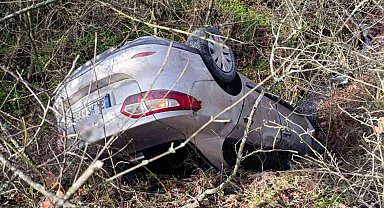 Çanakkale'de otomobil dereye uçtu: 2 yaralı