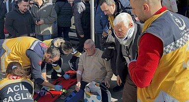 Çanakkale'de özel halk otobüsü yayaya çarptı: 8 yaralı