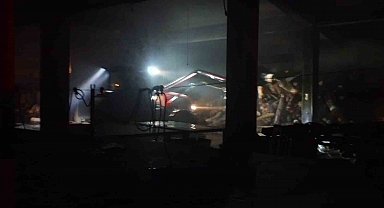 Çaycuma'da sahur vakti çıkan yangında tekstil fabrikası alevlere teslim oldu