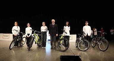 Çayırova'da bilgi evleri öğrencileri yarıştı