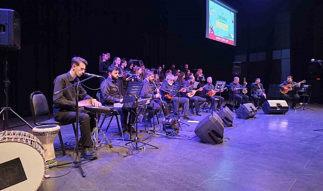 Çayırova'da Türk Halk Müziği Korosu konser verdi