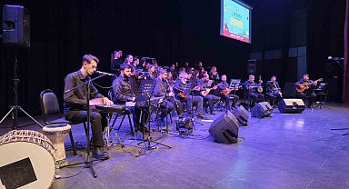 Çayırova'da Türk Halk Müziği Korosu konser verdi