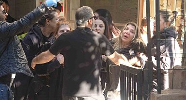 Cenaze aracını "Özgür bunu bize nasıl yaptın" diyerek yolladı