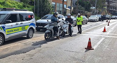Çeşme'de motosiklet denetimleri: 700 sürücüye 3,5 milyon TL ceza