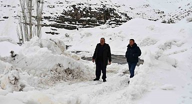 Çığ riski nedeniyle 5 bin nüfuslu beldenin alternatif yolu 60 gündür kapalı
