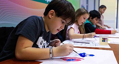 Çocuklar bir günlüğüne ressam oldu