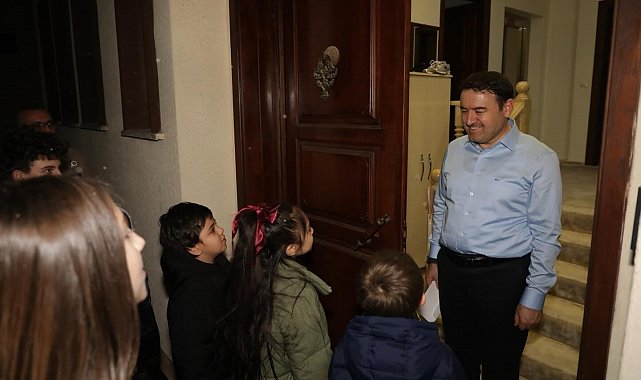 Çocuklar Vali Işın'a "Küpecik" yaptı