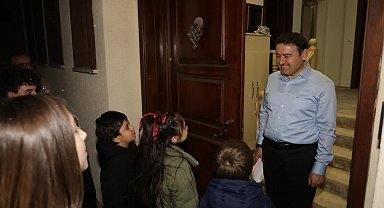 Çocuklar Vali Işın'a "Küpecik" yaptı