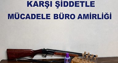 Çok sayıda suç kaydı bulunan şüphelinin evinden silah ve uyuşturucu çıktı
