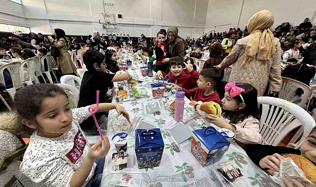 Çorum Belediyesi'nden çocuklara "tekne orucu" iftarı