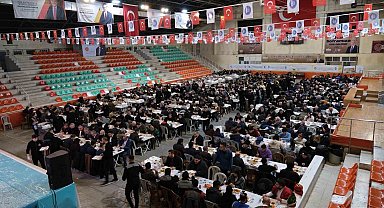 Çorum Belediyesi'nin iftar sofrasında ilk oruç açıldı