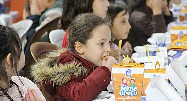 Çorum'da 'tekne orucu' coşkusu: Yüzlerce çocuk aynı anda iftarını açtı