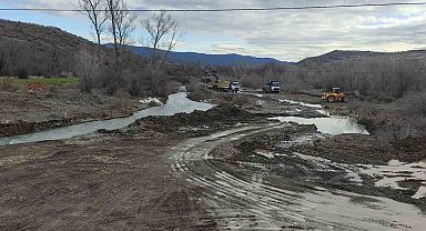 Çorum'da ulaşıma kapanan yolda ulaşım geçici köprüden sağlanacak