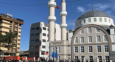 Cumhurbaşkanı Erdoğan, cuma namazını Ataşehir'de eda etti