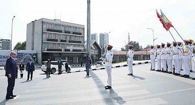 Cumhurbaşkanı Erdoğan, Etiyopya'da Adva Zafer Anıtı'na çelenk koydu