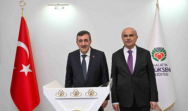 Cumhurbaşkanı Yardımcısı Yılmaz'dan Başkan Er'e tebrik