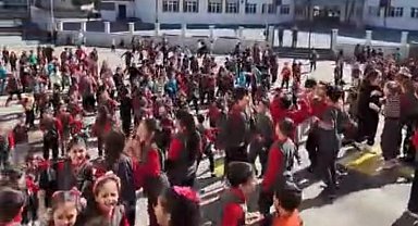 Dalga dalga büyüyen ilahi furyasına Kayseri de katıldı