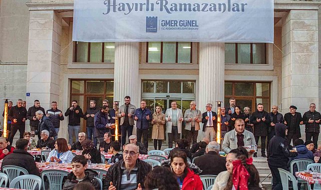 Davutlar'da oruçlar Kuşadası Belediyesi'nin iftar sofrasında açıldı