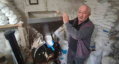 Dede mesleğini icra ediyor, teknolojiye direniyor