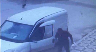 Dedektif gibi iz süren apartman yönetimi, asansördeki idrar kokusunun kaynağının kargocu olduğunu tespit etti