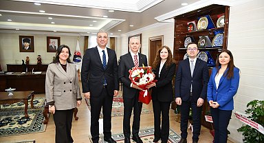 Defterdar Sönmez'den Vergi Haftası dolayısıyla Vali Çiçekli'ye ziyaret