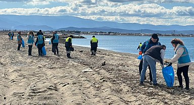 Deniz Çöpleri İzleme Programı kapsamında Altınkum'da anlamlı temizlik
