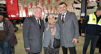 Denizli Büyükşehir ve Honaz Belediyesi üreticiye destek amacıyla zeytin ve meyve fidanı dağıttı