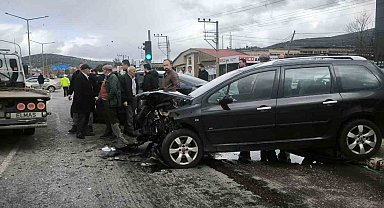 Denizli'de üç aracın karıştığı kazada 1 kişi ağır yaralandı