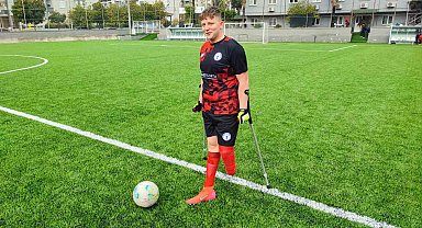 Deprem futbol aşkını bitiremedi