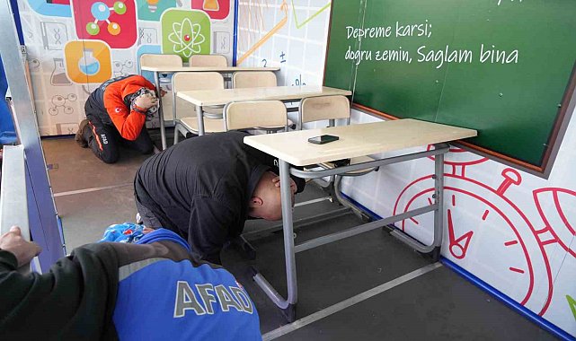 Deprem Simülasyon Tırı Samsun'da eğitimlere başladı