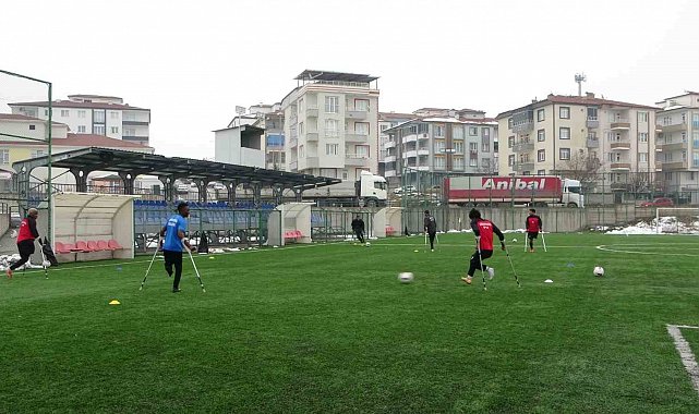 Depremde 4 futbolcusunu kaybeden Malatya ampute takımı pes etmiyor